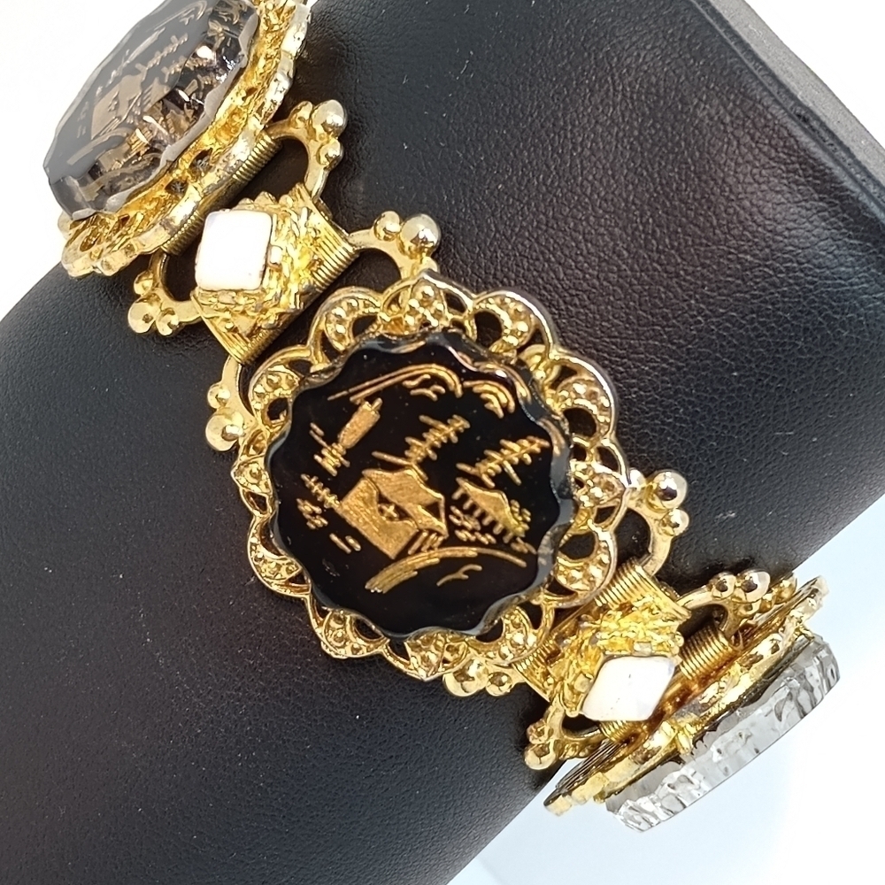 * Vintage Glass Reverse Intaglio Asian Scene Gold Tone Panel Bracelet